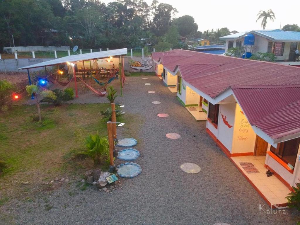 Kalunay Hostel Puerto Viejo de Talamanca Zewnętrze zdjęcie
